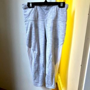Fabulous Lululemon Yoga Pants leggings size 4 heather Gray -mesh detail on sides